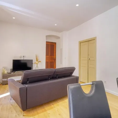 Pascal By Monarca Business And Holidays -