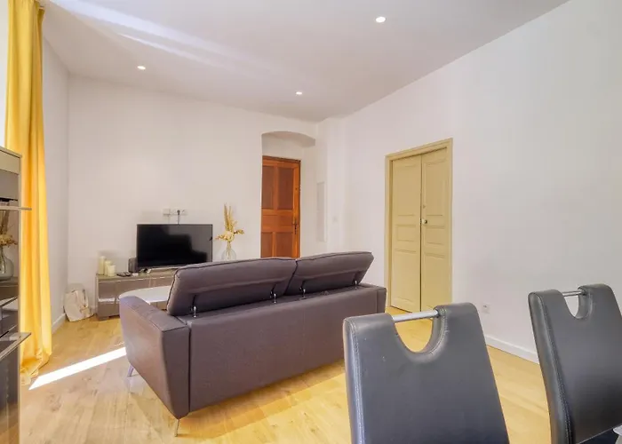 Pascal By Monarca Business And Holidays -